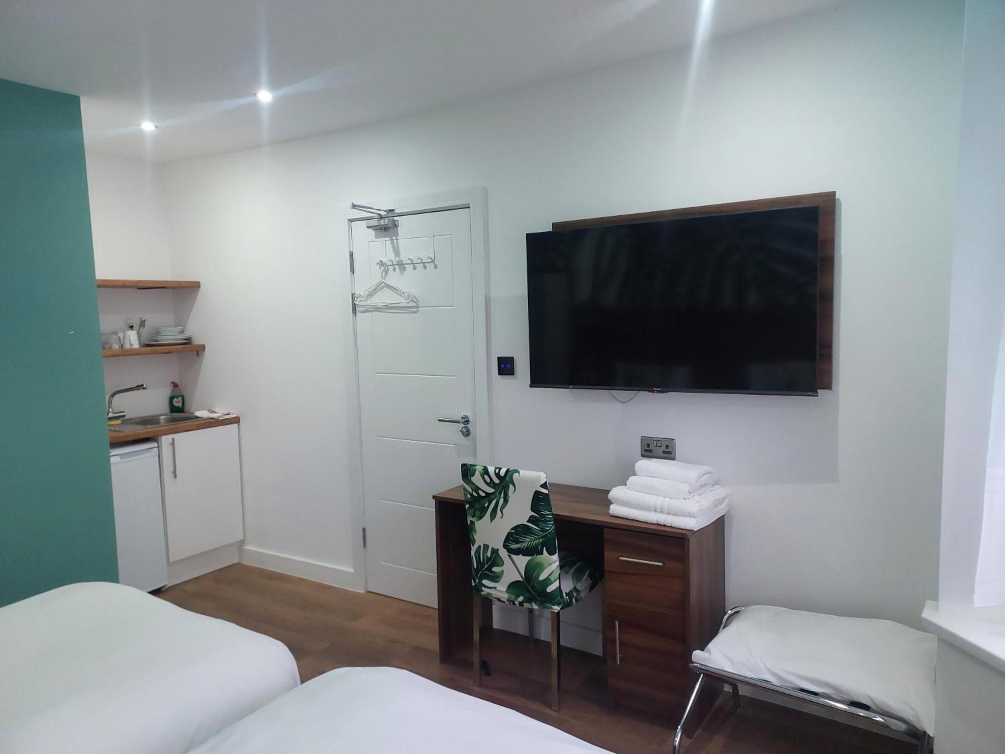 Heathrow-Windsor Guest House Слау Екстериор снимка