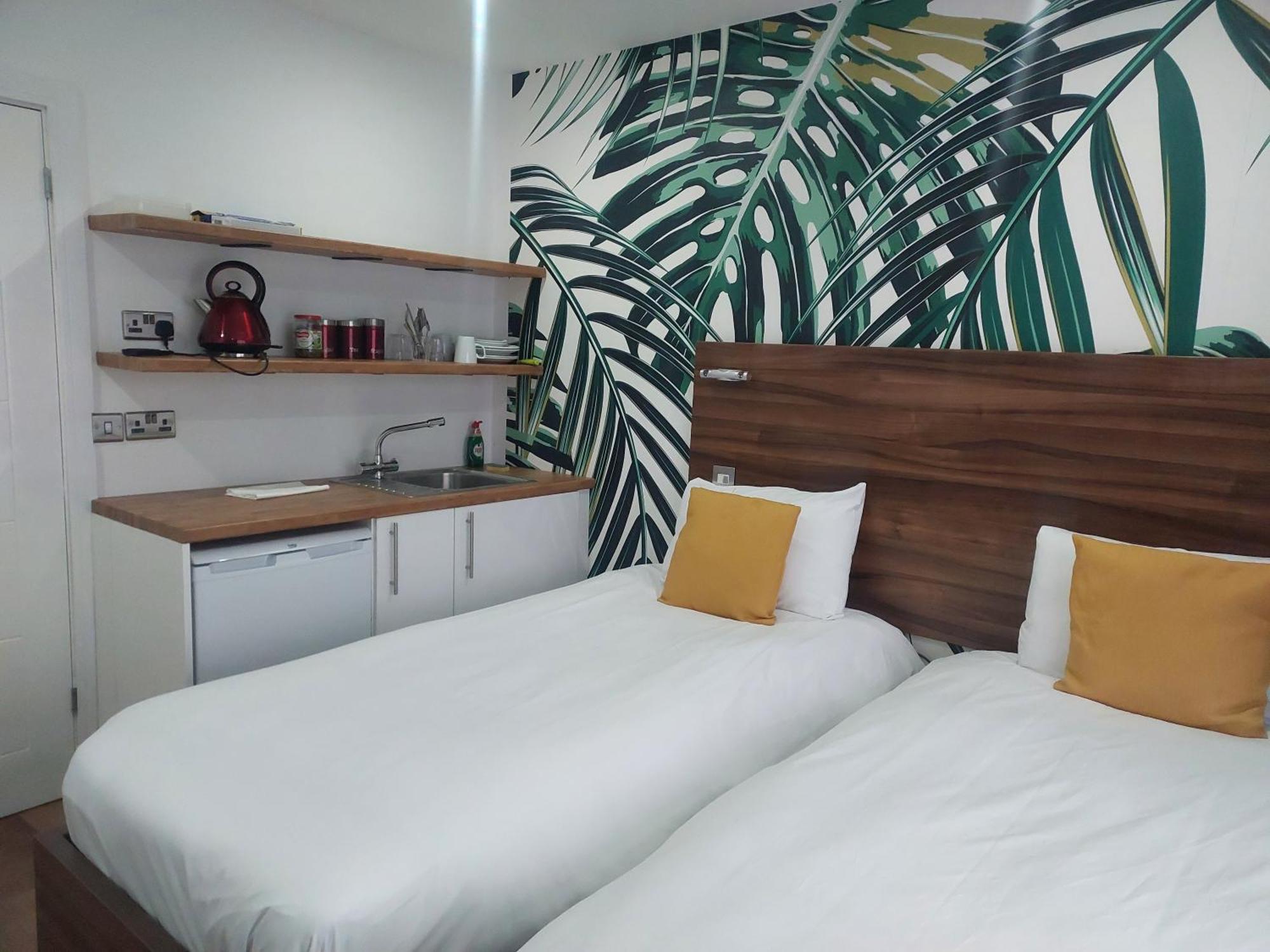 Heathrow-Windsor Guest House Слау Екстериор снимка