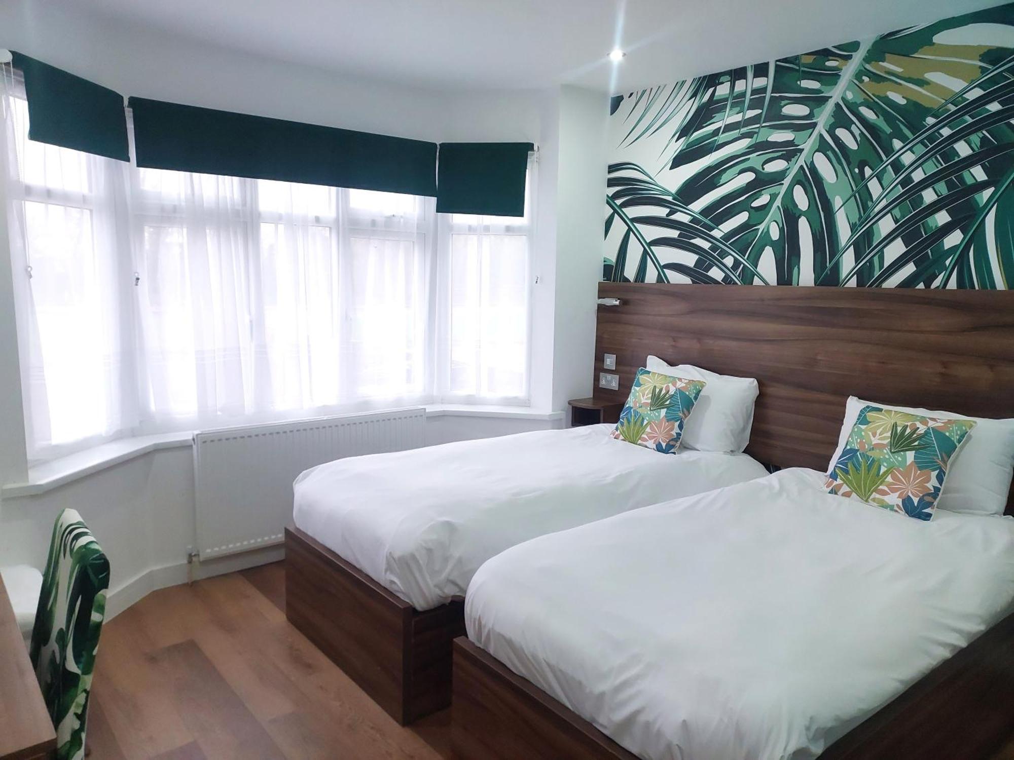 Heathrow-Windsor Guest House Слау Екстериор снимка