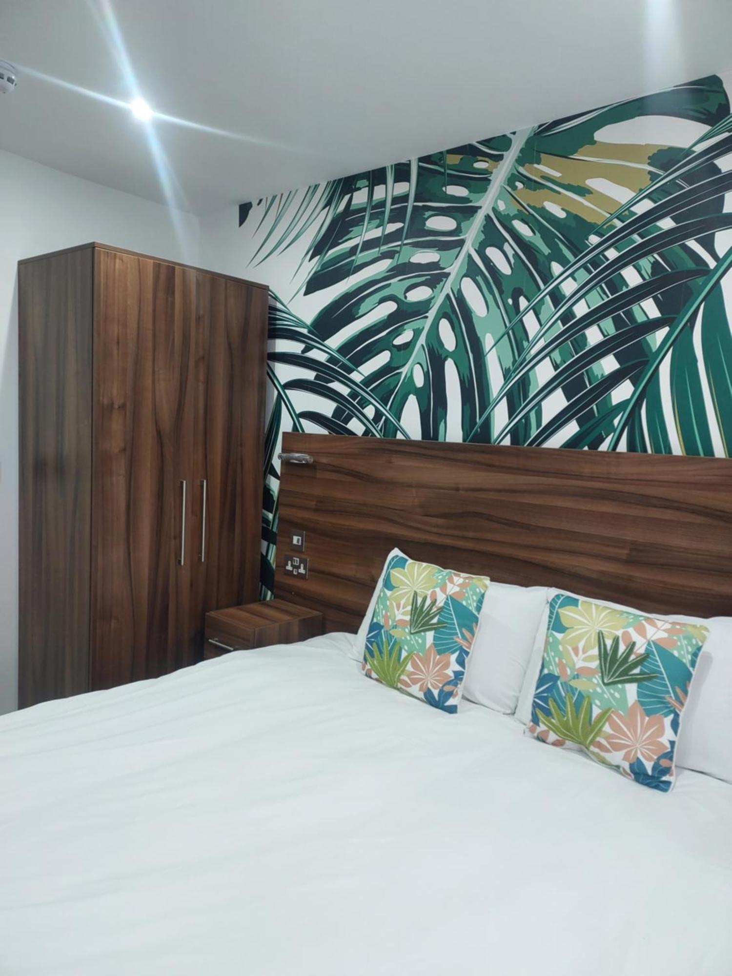 Heathrow-Windsor Guest House Слау Екстериор снимка