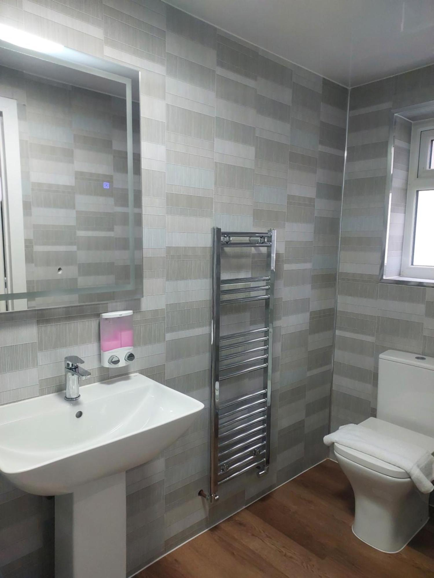 Heathrow-Windsor Guest House Слау Екстериор снимка
