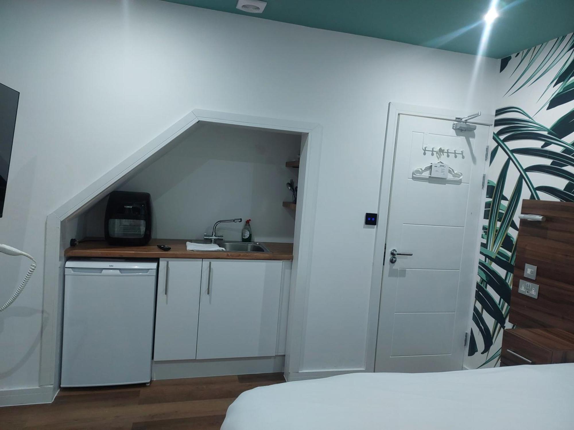 Heathrow-Windsor Guest House Слау Екстериор снимка
