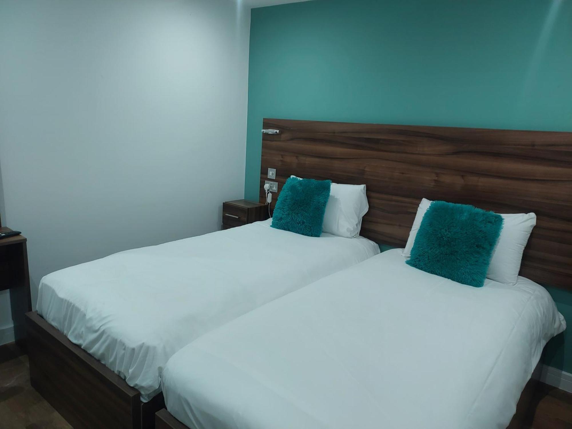 Heathrow-Windsor Guest House Слау Екстериор снимка