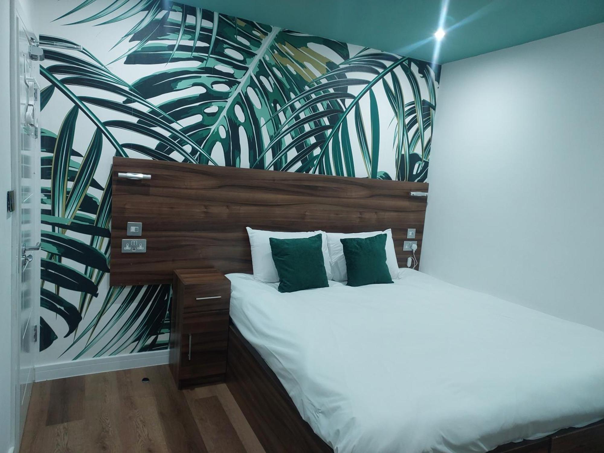 Heathrow-Windsor Guest House Слау Екстериор снимка