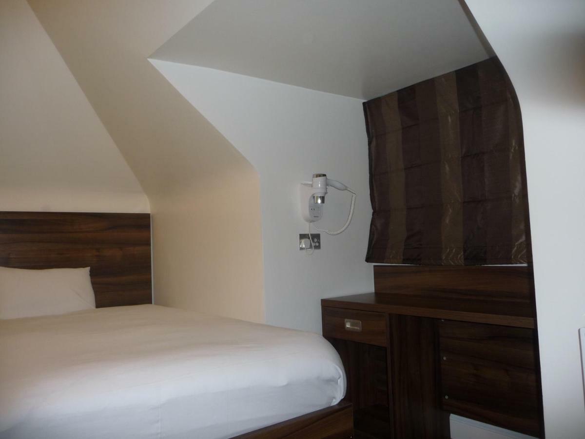 Heathrow-Windsor Guest House Слау Екстериор снимка