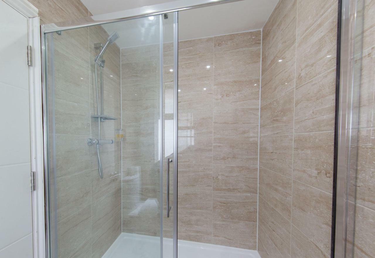 Heathrow-Windsor Guest House Слау Екстериор снимка